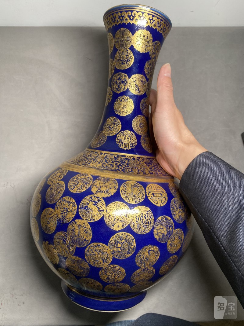 清光绪 霁蓝描金皮球花纹玉堂春瓶 - 图8